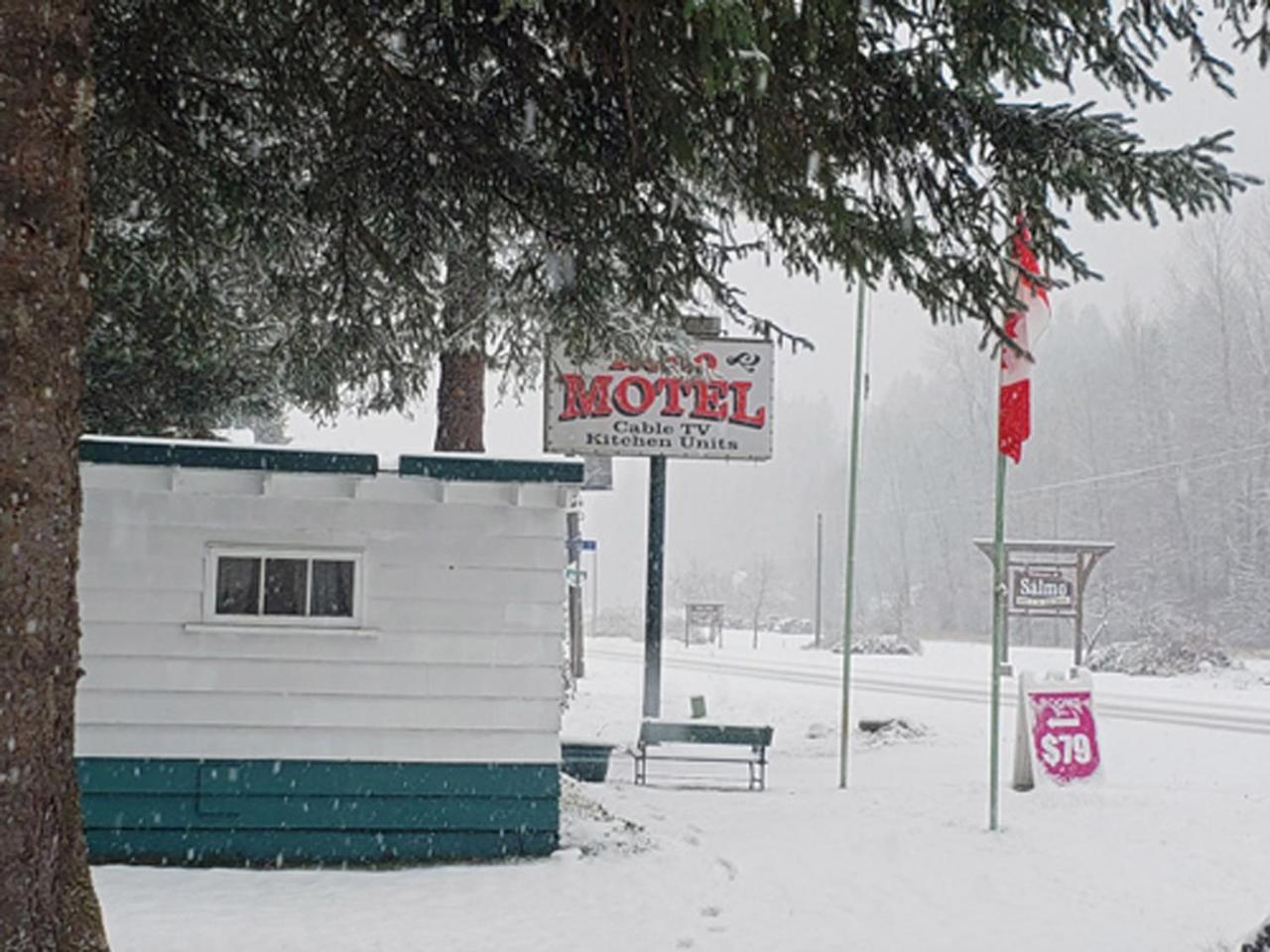 Reno Motel Salmo Ngoại thất bức ảnh